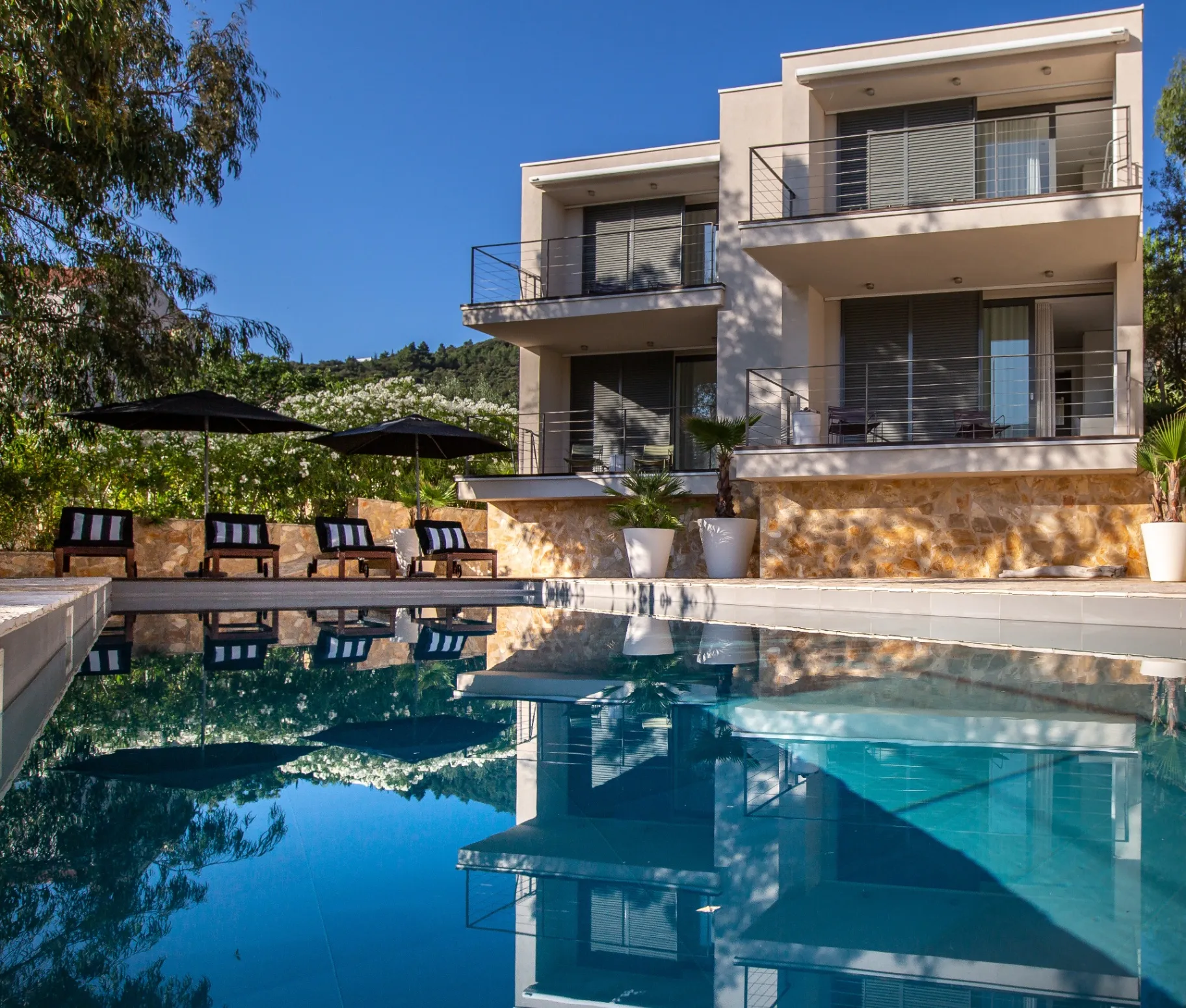 Mimi's Bistro — TarasLodge Pool