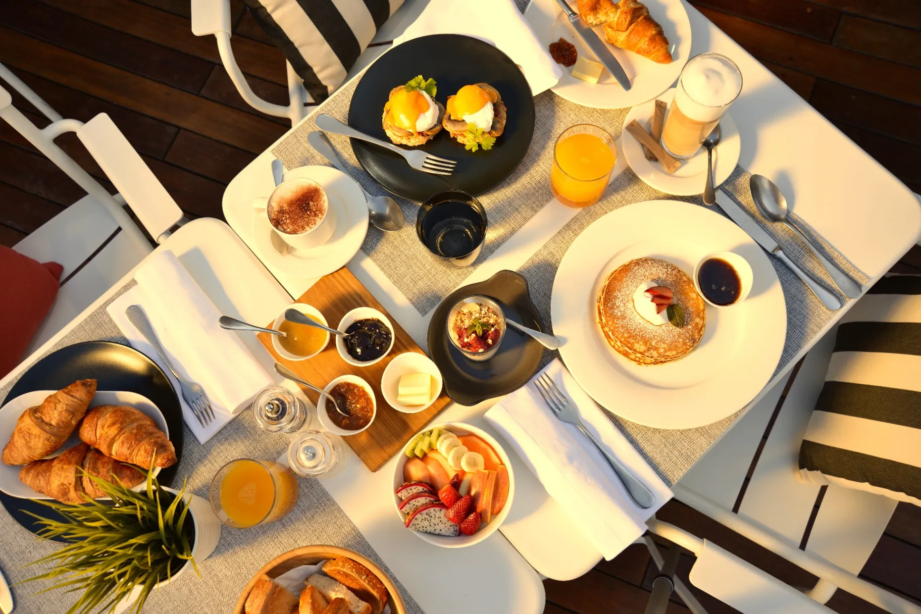 Mimi's Bistro — breakfast overhead